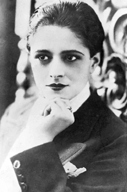 Mercedes Simone